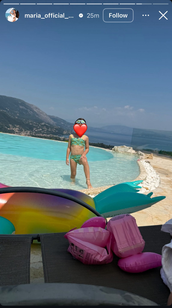 Мария на море с дъщерята на нови си мъж
