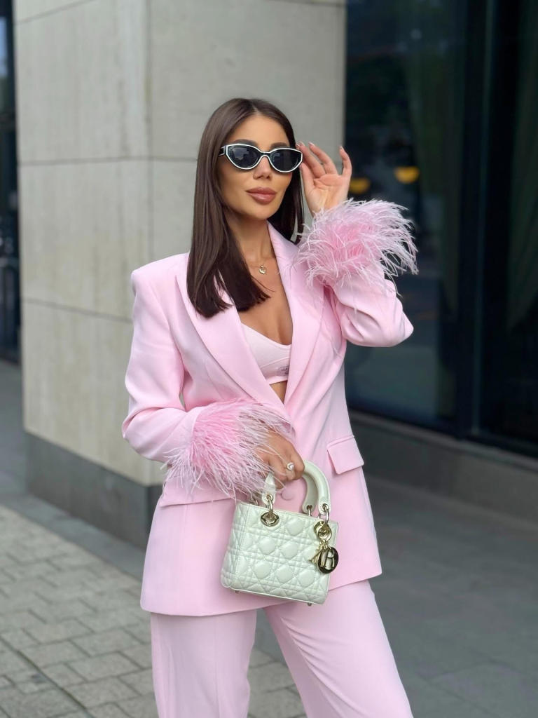 Даниела Рупецова в розово (но, но, но)