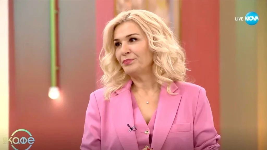 Гала контролира предаването „На кафе“ по телефона през летните месеци