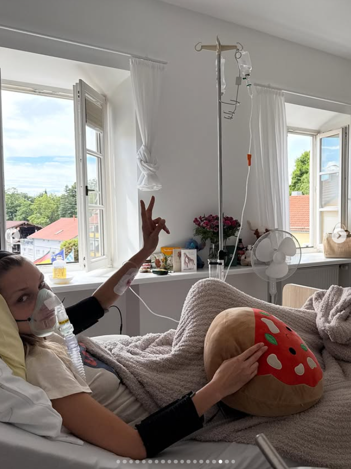 Бела Хадид сподели снимки от БОЛНИЦА. Фенове: „Благодаря ти, че показваш какво е да страдаш от автоимунно заболяване”