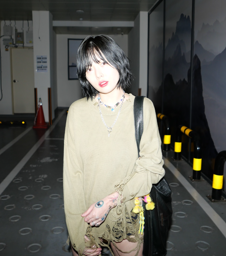 K-Поп звездата Хюна припадна на сцената след като свали 10 кг (Видео)