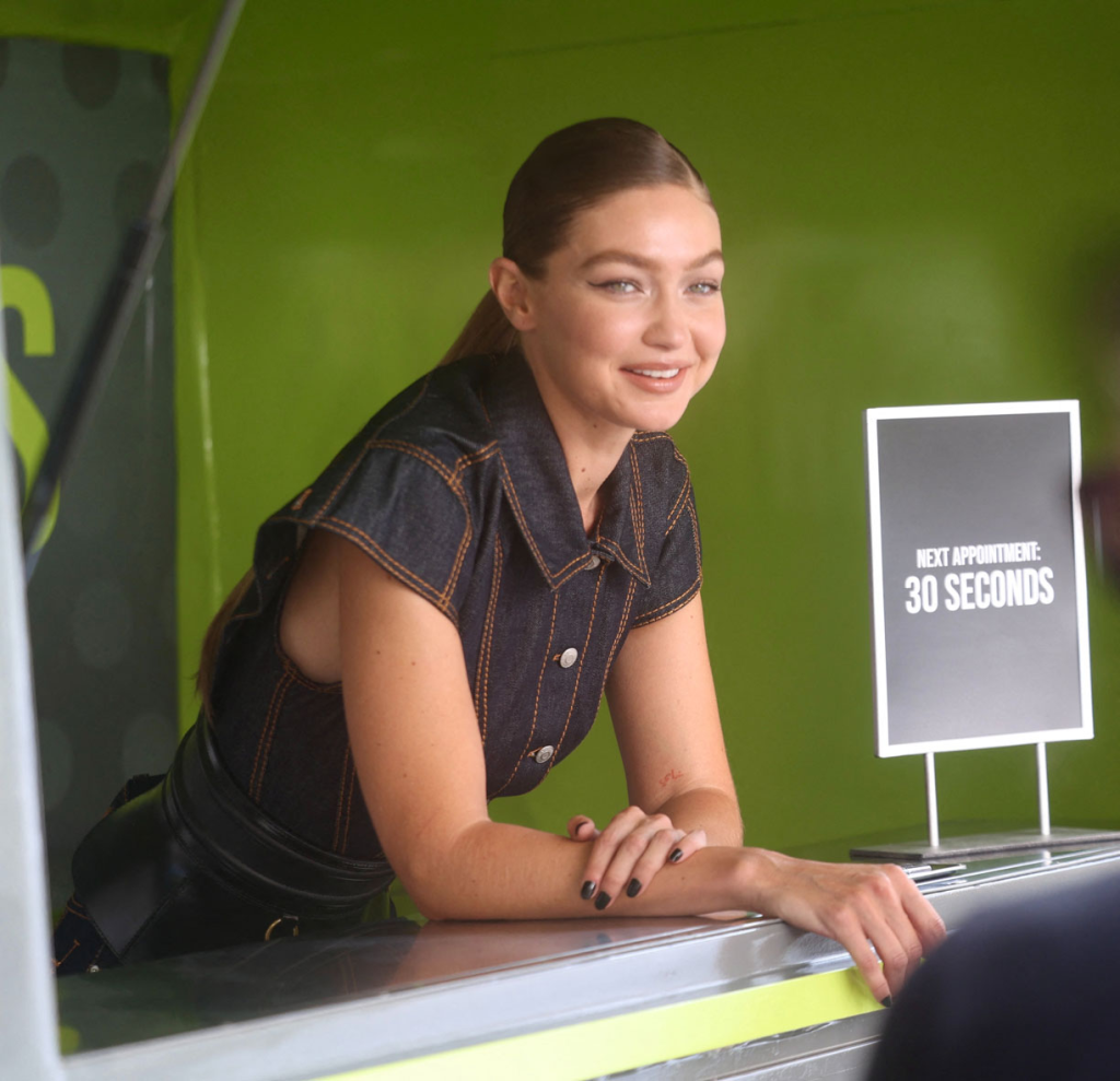 Тейлър Суифт вече е помолила ТАЗИ нейна приятелка да ѝ бъде шаферка. Ето коя е следващата, която ще покани