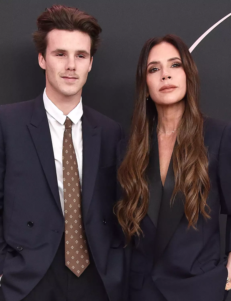 Виктория Бекъм си припомни дните си със Spice Girls, докато пее „Viva Forever“ 