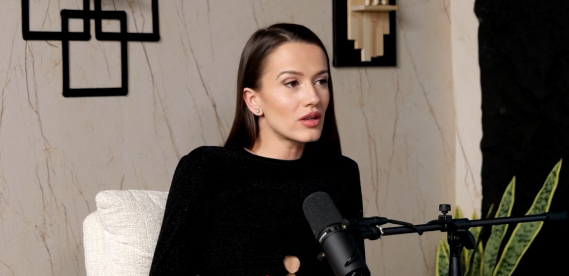 Дениз от „Ергенът: Любов в рая“ шокира всички: „Криси има приятел от 8-9 г. Септември е била на празник на града си с родителите си и с него“