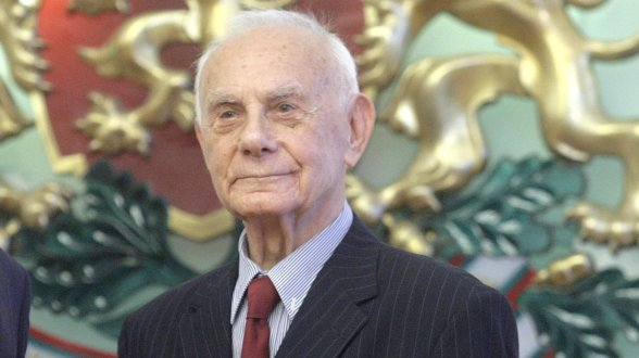 Отиде си Найден Вълчев – авторът на „Една българска роза“