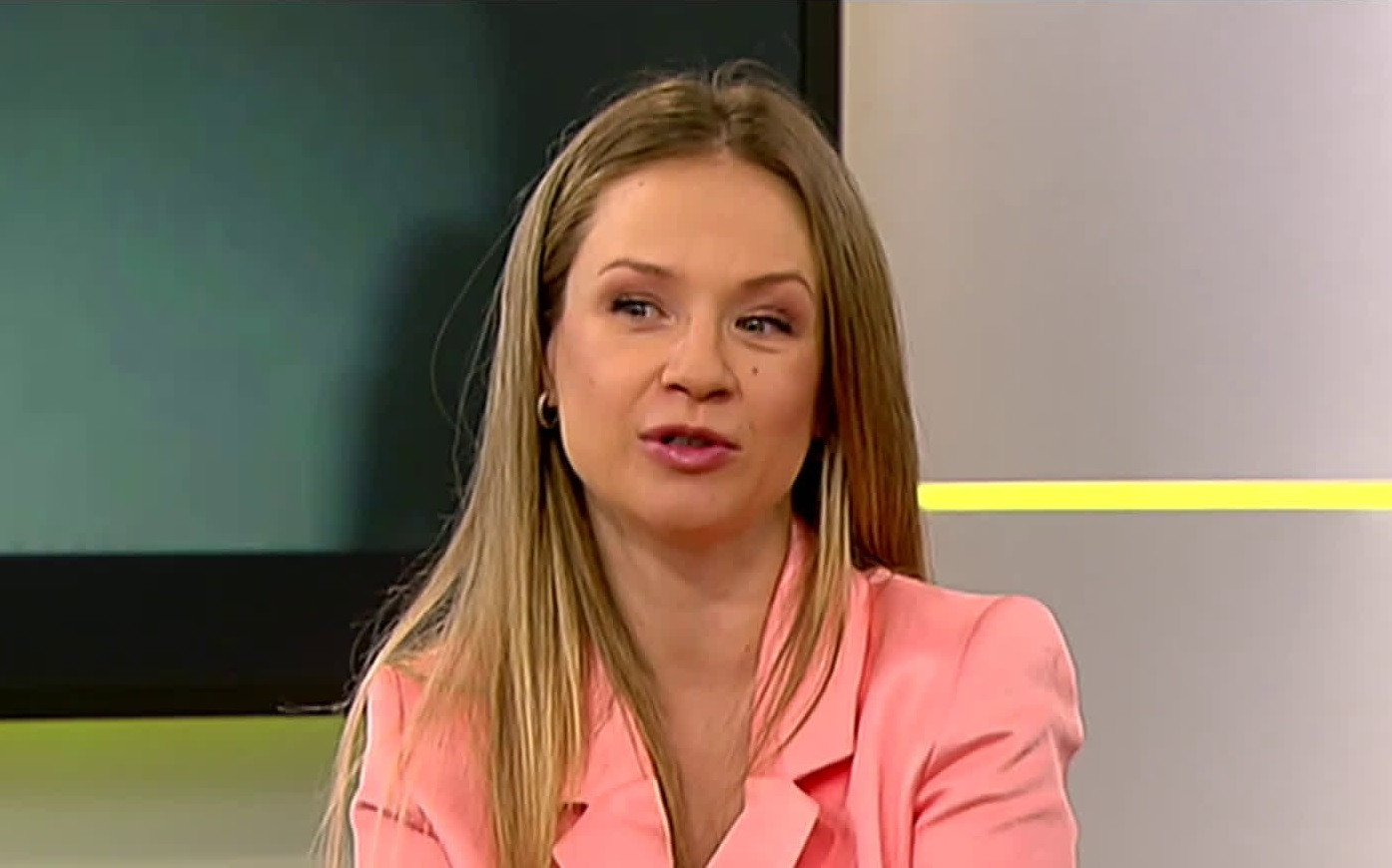 Лора Караджова очаква трето дете на 42 (Снимки)