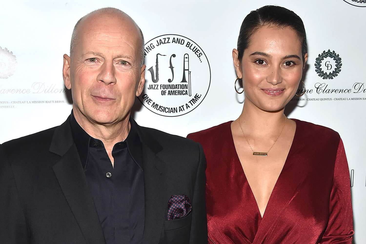 Брус Уилис живее в настоящето и не знае, че има деменция