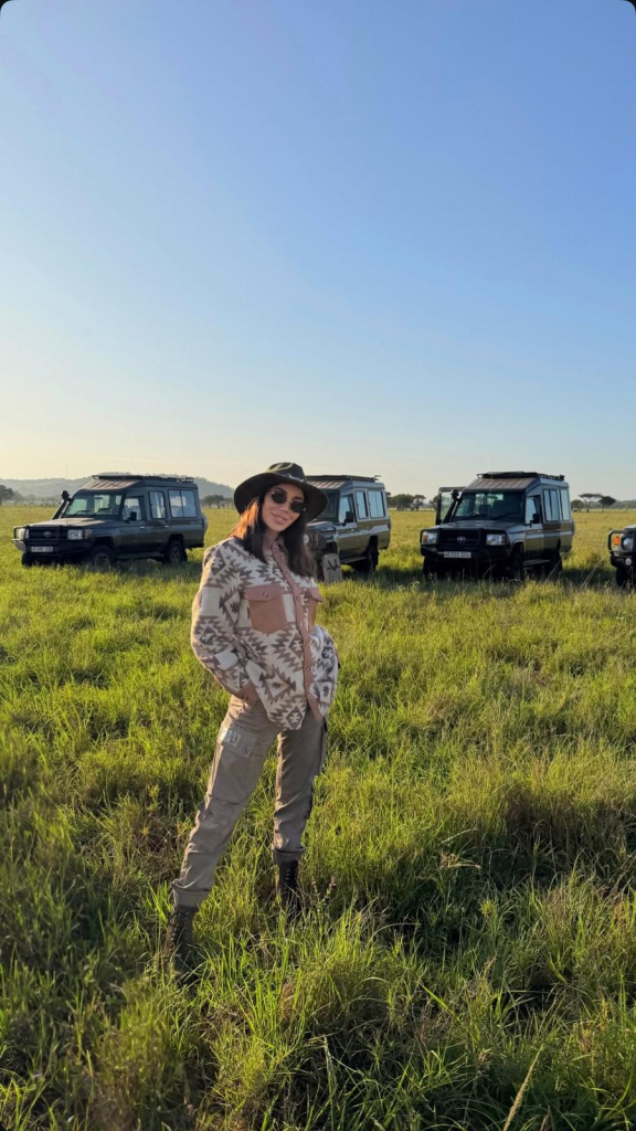 Даниела Рупецова показа гаджето от Танзания: „Аз си кифлея и си снимам, а той организира всичко“ (Снимки)