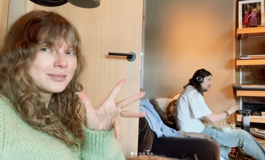 Тейлър Суифт се показа изцяло без грим. Феновете ѝ онемяха (Снимки)