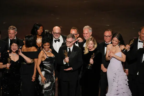 „Битка след битка“ взе „Оскар“ за най-добър филм, а „Грешници“ записа исторически победи (ВИДЕО)