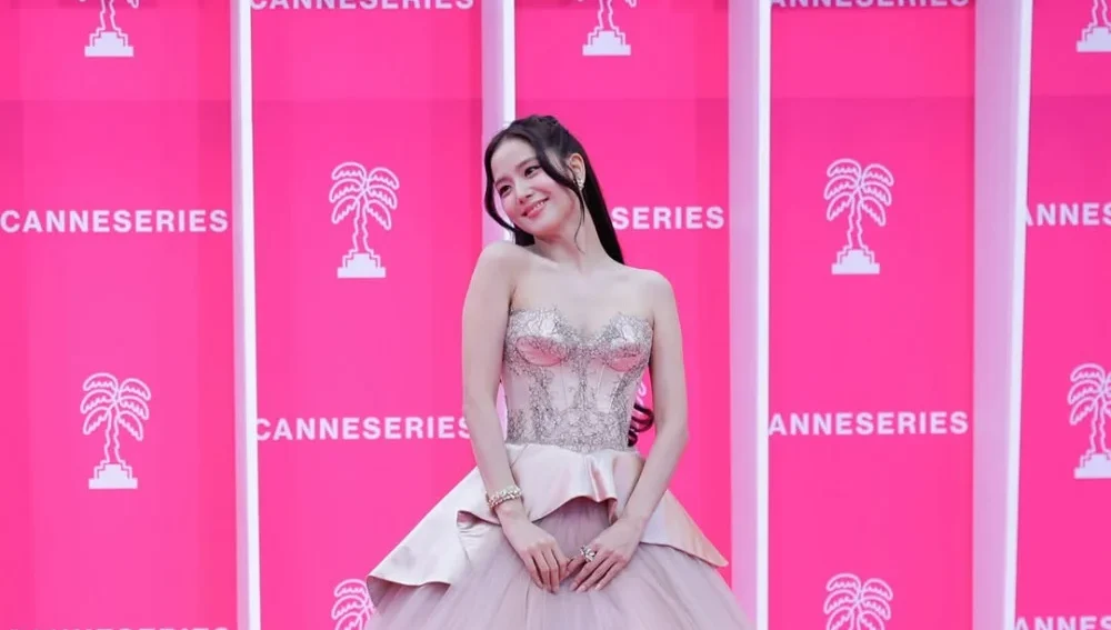 Джису от БЛЕКПИНК получи награда на Международния фестивал в Кан