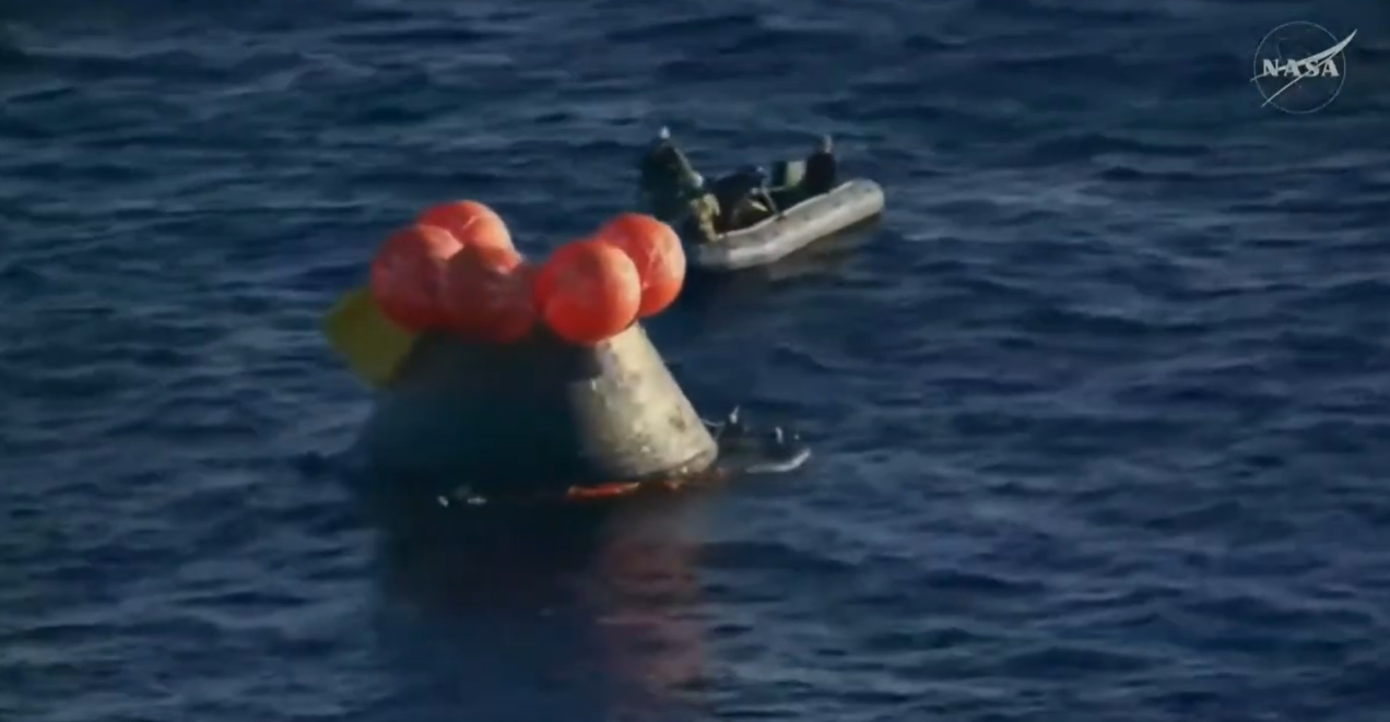 Астронавтите от „Артемис II“ се завърнаха благополучно след приводняване в Тихия океан (Видео)