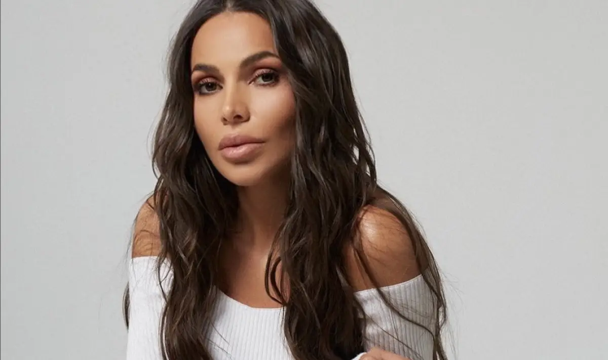 Красота по нейни правила: Алисия стартира козметичен бранд