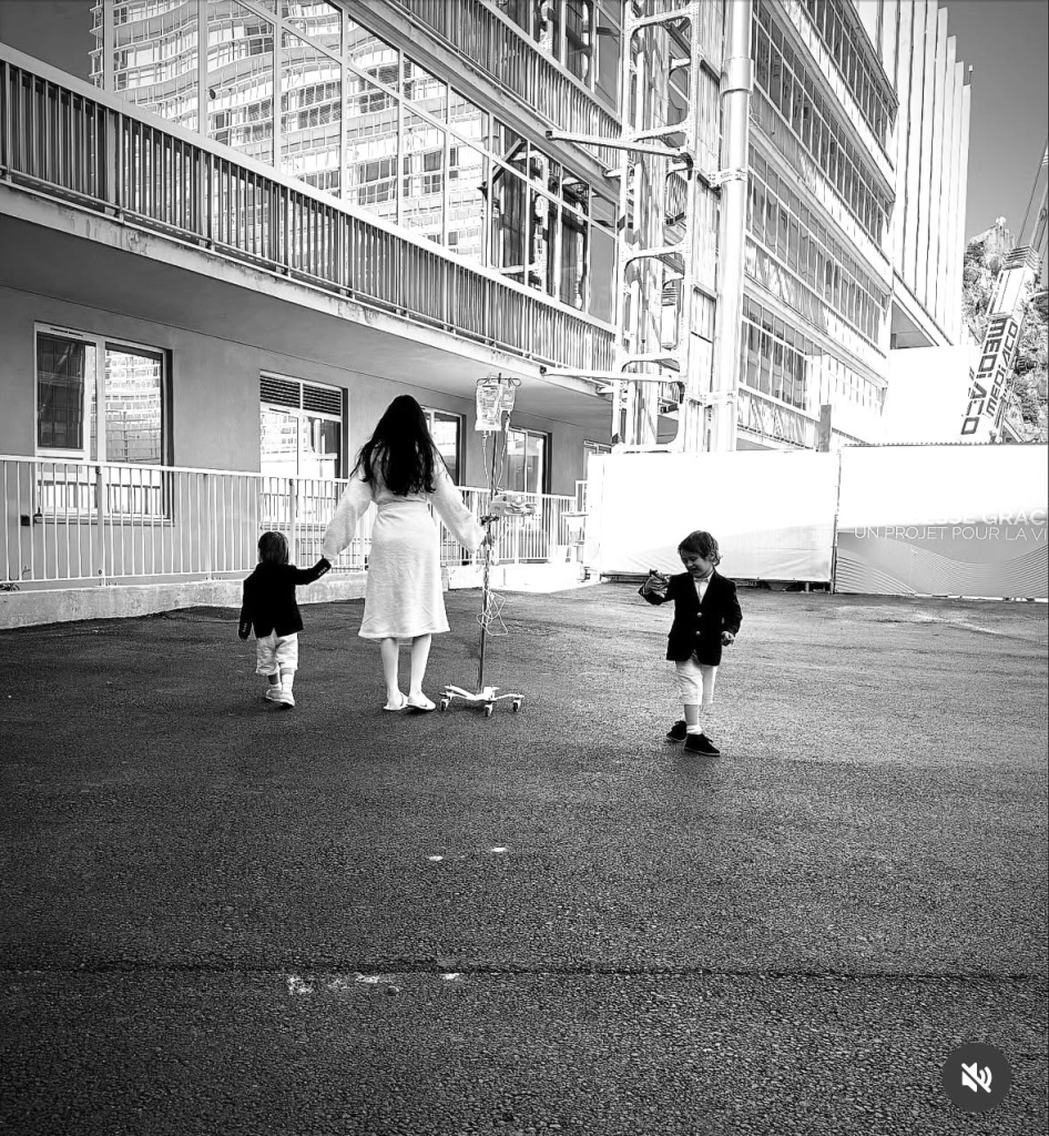 Филип Плейн публикува черно-бели кадри на Андреа Сасу, фенове помислиха, че е починала